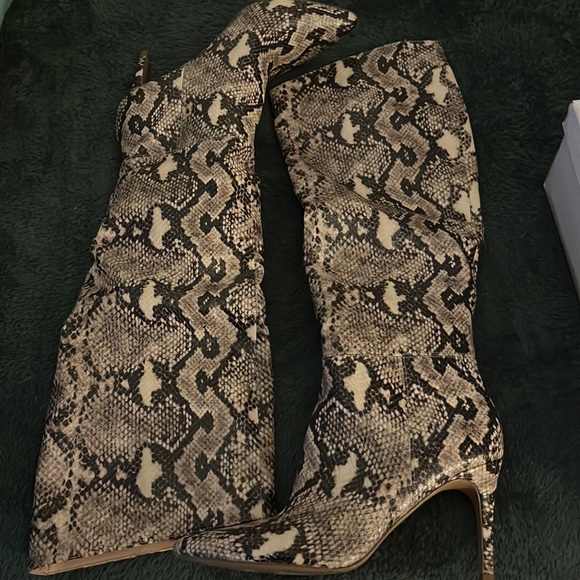 Steve Madden snake knee boots size 8.5 - Picture 4 of 4